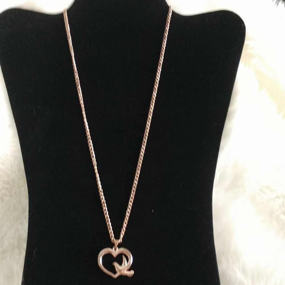 VINTAGE 1960s Heart-in-Flight Goldtone Necklace - Picture 2 of 4